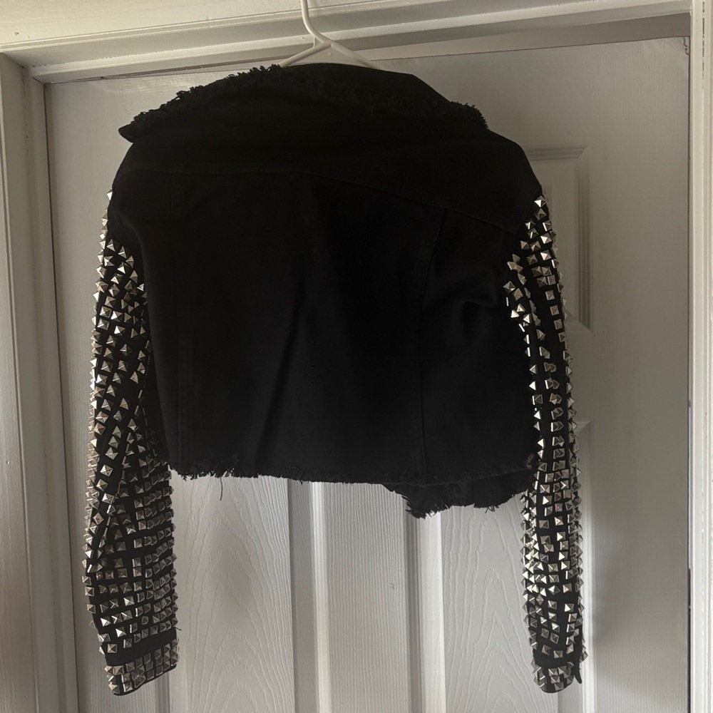 AKIRA Black Studded Cropped Shorts Set - Picture 5 of 5